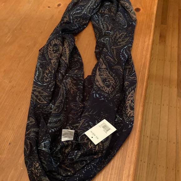 Scarf, great colors - Picture 1 of 3